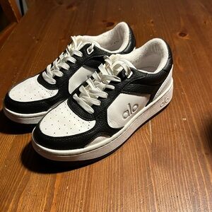 Size 7 women’s ALO tennis shoes